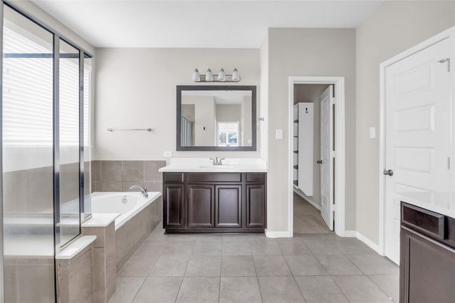 Separate Shower and Bath Tub | Image 8