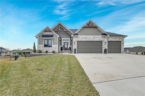 16443 W 166th Pl, Olathe, KS, 66062-8150 | Card Image