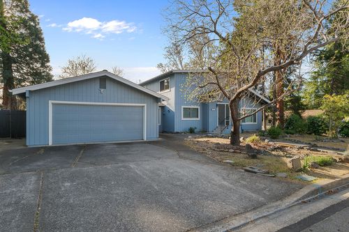 1245 Valley View Dr, Medford, OR, 97504-5695 | Card Image