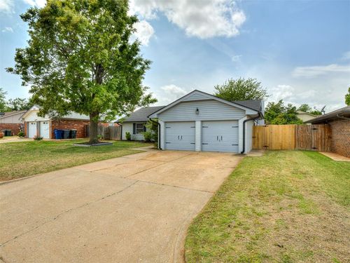 9927 Georgia Ave, The Village, OK, 73120-4055 | Card Image