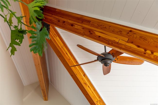 Vaulted Ceiling & Exposed Beams | Image 13