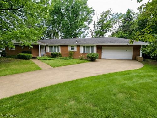 1815 Glenmont Dr Nw, Canton, OH, 44708-1921 | Card Image