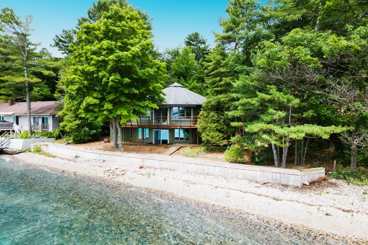 Bluff Rd, Traverse City, MI 49686