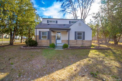 14888 Sunbury St, Livonia, MI, 48154-4055 | Card Image
