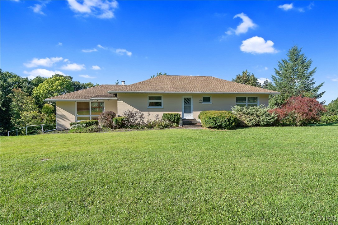 Sewickley Dr, Jamesville, NY 13078