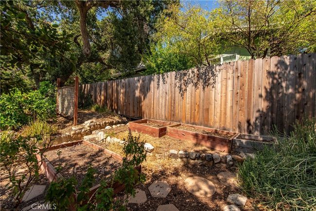 MAIN HOUSE YARD | Image 46