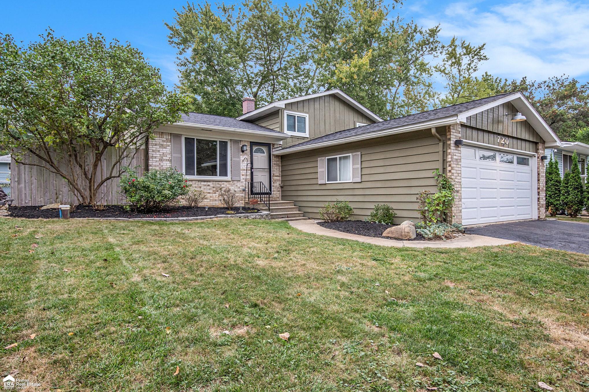 Harry Paul Dr, Lake Orion, MI 48362