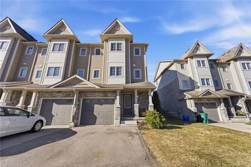 208 Templewood Dr, Kitchener, ON, N2R0A3 | Card Image