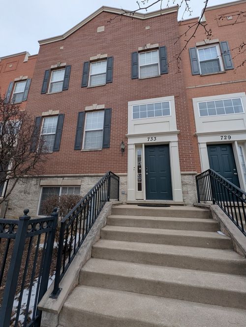 733 Station Blvd, Aurora, IL, 60504-2110 | Card Image