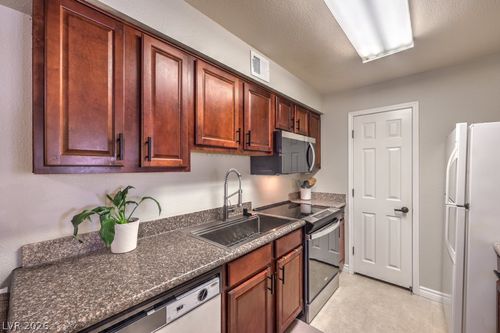 2007-2451 N Rainbow Blvd, Las Vegas, NV, 89108-4502 | Card Image