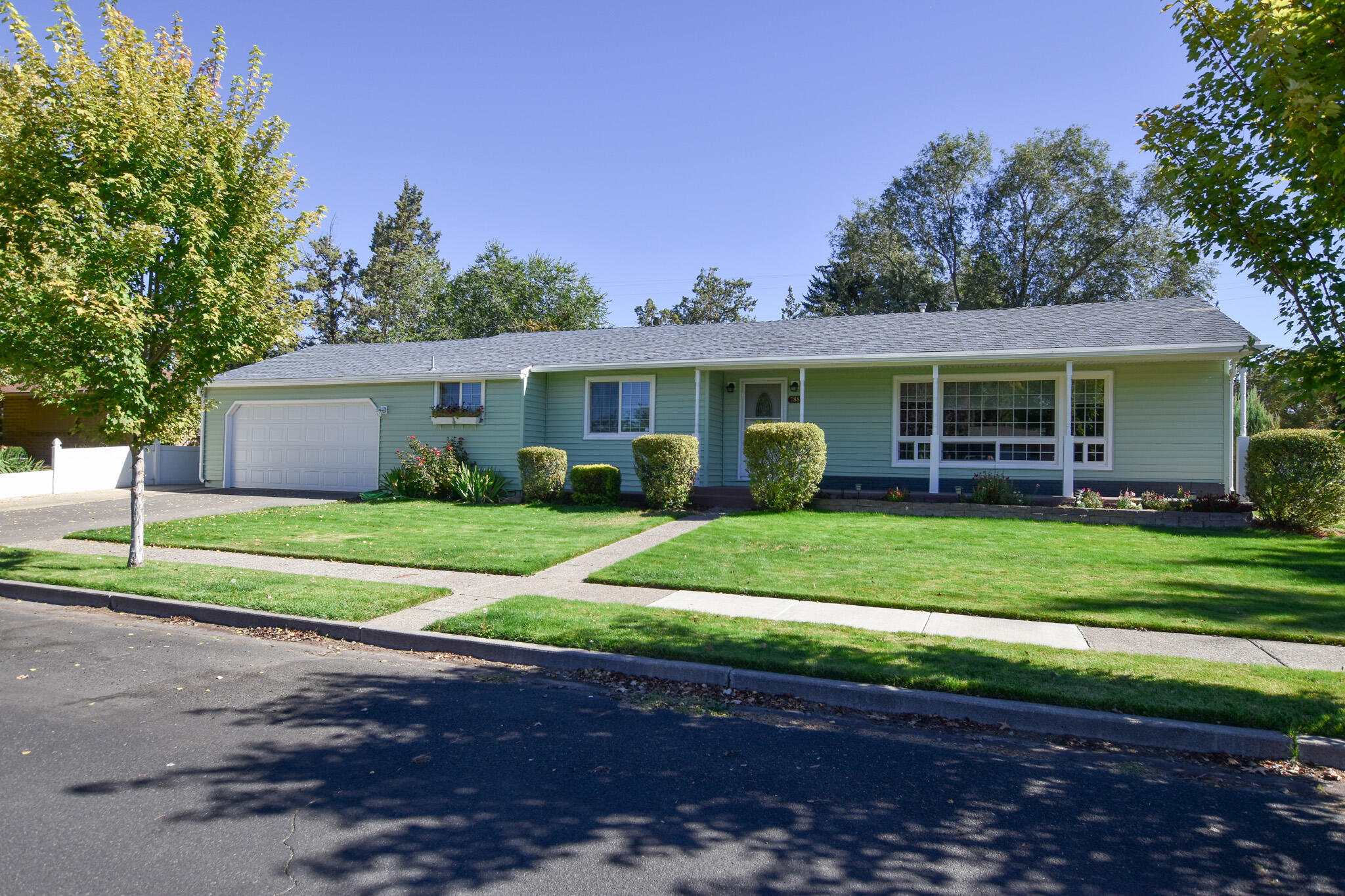 9th St, Redmond, OR 97756