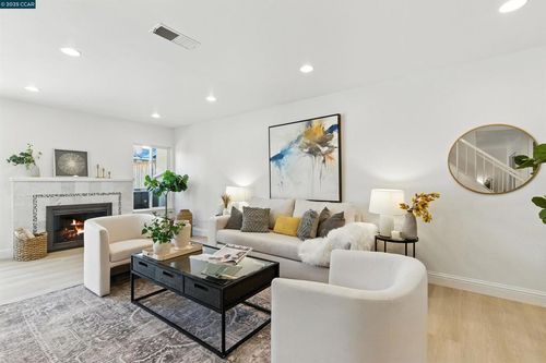 208 Siskiyou Ct, Walnut Creek, CA, 94598-2115 | Card Image
