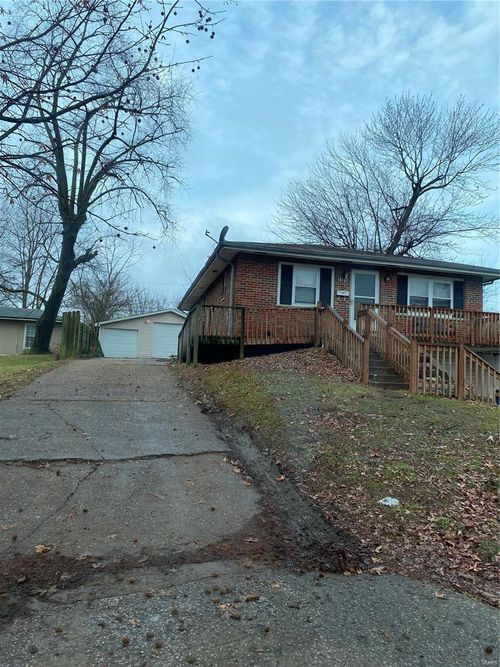 10107 Castle Dr, Saint Louis, MO, 63136-5521 | Card Image