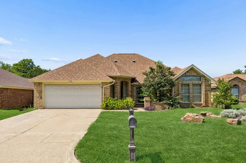 903 Wyndham Pl, Arlington, TX, 76017-6466 | Card Image