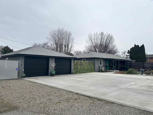 413 S Olson St, Kennewick, WA, 99336-4306 | Card Image