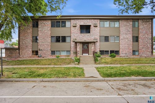 700 W 6th St Street, Sioux Falls, SD, 57104 | Card Image