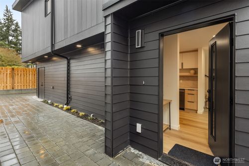 14035 Densmore Ave N, Seattle, WA, 98133-7131 | Card Image