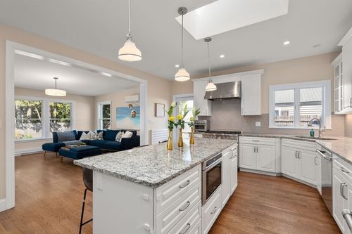 16 Fredette Rd, Newton, MA, 02459-3703 | Card Image