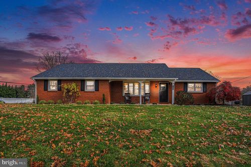 1539 Swamp Pike, GILBERTSVILLE, PA, 19525-9018 | Card Image