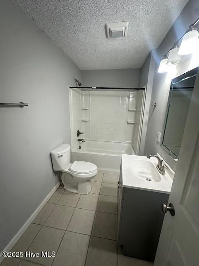 Hall Bath | Image 8