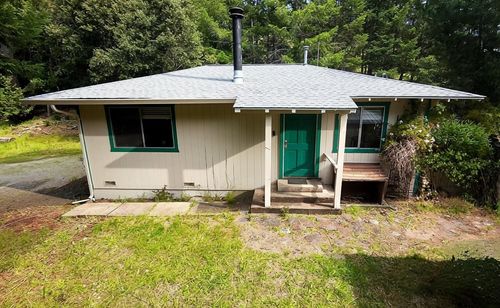 565 Bear Pen Rd, Piercy, CA, 95587-8830 | Card Image