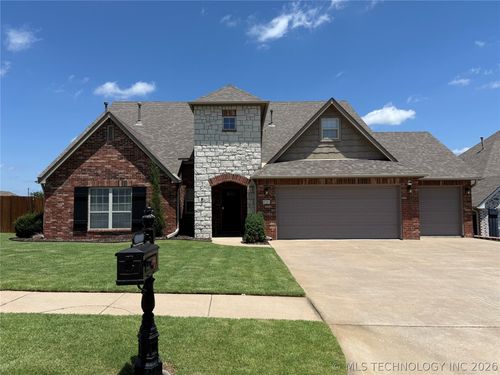 831 148th St, Glenpool, OK, 74033-4423 | Card Image