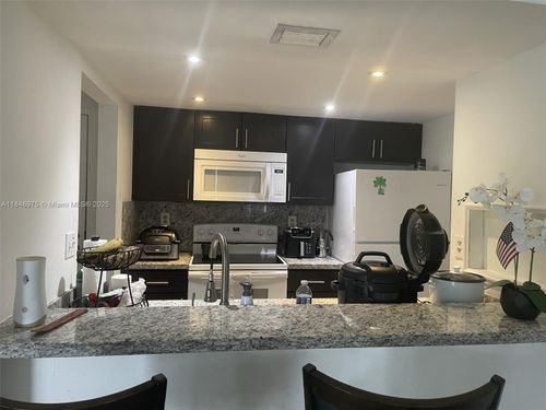 apt-c409-7075 Nw 186th St, Hialeah, FL, 33015-3184 | Card Image