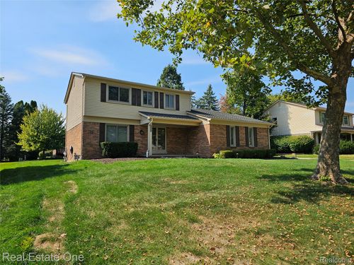 2070 Winchester Rd, Rochester Hills, MI, 48307-3878 | Card Image