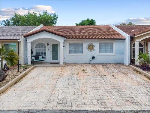 17400 Nw 76th Ct, Hialeah, FL, 33015-6166 | Card Image