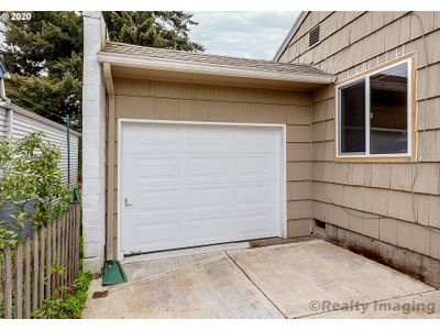 1217 Ne 69 Th Ave, House other with 3 bedrooms, 1 bathrooms and 2 parking in Portland OR | Image 3