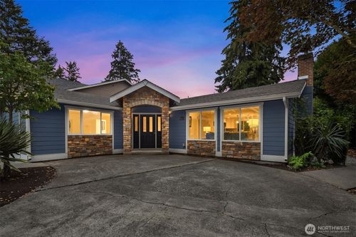 2205 Ne 28th St, Renton, WA, 98056-2223 | Card Image