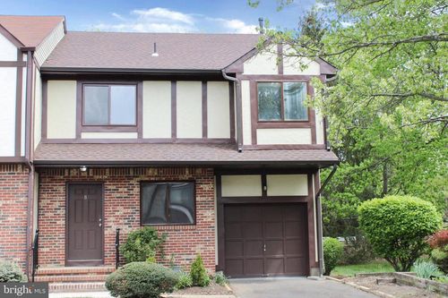 8 Essex Ln, Ewing, NJ, 08628-2237 | Card Image