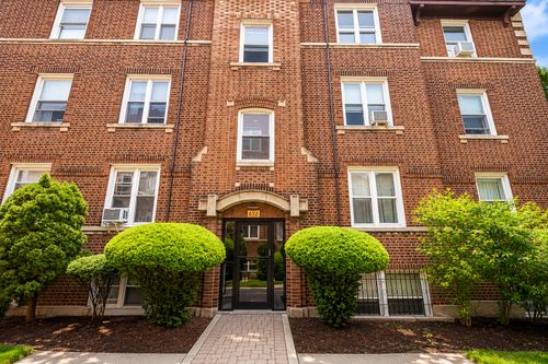 1n-652 W Oakdale Ave, Chicago, IL, 60657-5368 | Card Image
