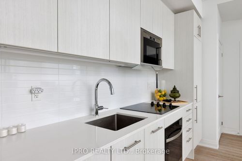 807-286 Main St, Toronto, ON, M4C0B3 | Card Image