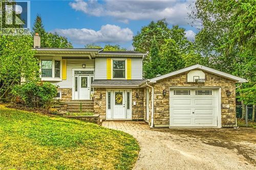 4 Ivy Court, Dundas, ON, L9H5R3 | Card Image