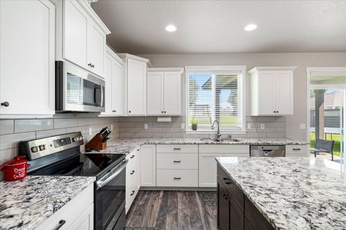 3211 Indigo Ln, Pasco, WA, 99301-3082 | Card Image