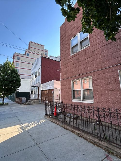 38-12 28th St, Long Island City, NY, 11101 | Card Image