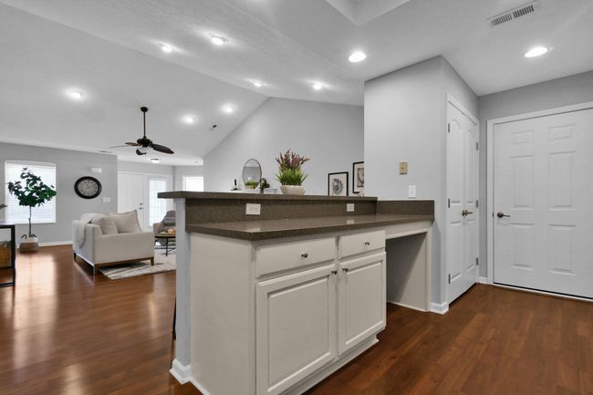 7963 Ravine Run Ln, Condo with 3 bedrooms, 3 bathrooms and null parking in Columbus OH | Image 12