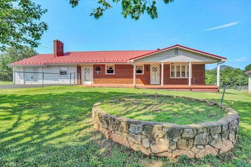 75 Acorn Rd, Rocky Mount, VA, 24151-5380 | Card Image