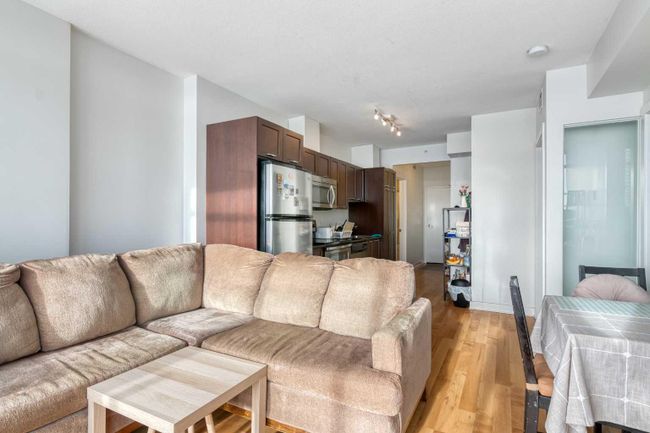 803 - 3820 Brentwood Road Nw, Home with 2 bedrooms, 1 bathrooms and 1 parking in Calgary AB | Image 6