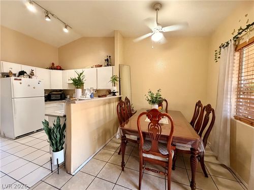 3881 Soda Springs Dr, Las Vegas, NV, 89115-7435 | Card Image