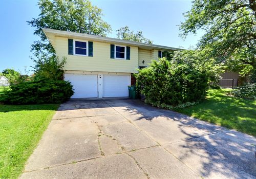 3903 Brookside Dr, Crown Point, IN, 46307-8941 | Card Image