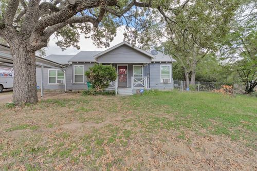 1010 N Matthews St, Bowie, TX, 76230-3411 | Card Image