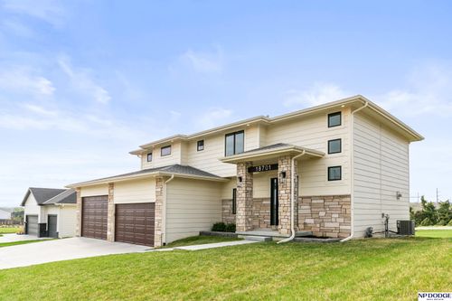 18701 Patrick Ave, Elkhorn, NE, 68022-6503 | Card Image