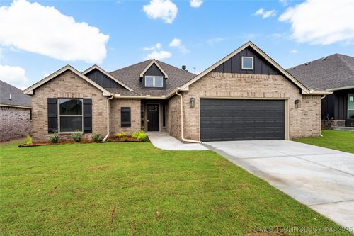 10720 S 278th East Ave, Coweta, OK, 74429-9009 | Card Image