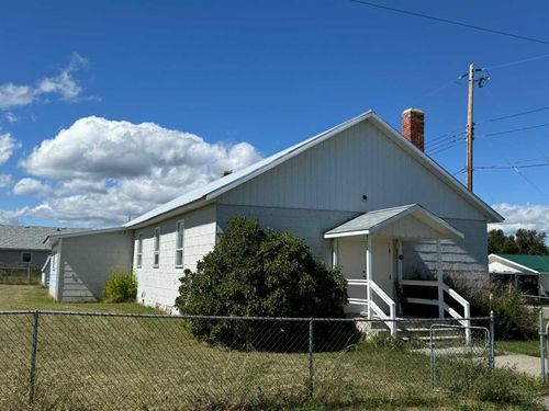400 Hamilton Avenue E, Lundbreck, AB, T0K1H0 | Card Image