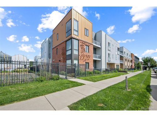 rd213-2525 Arapahoe St, Denver, CO, 80205-3219 | Card Image