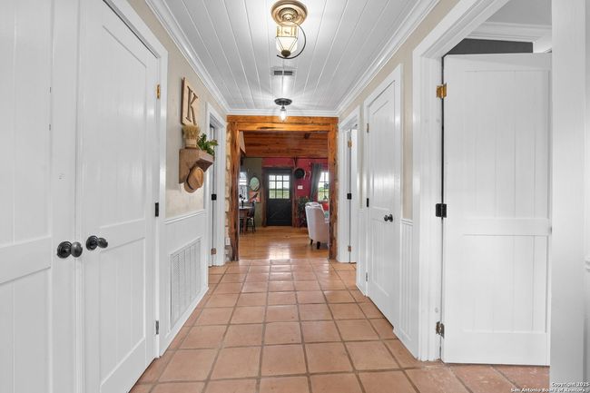 110 Apacheria Pass W, House other with 3 bedrooms, 3 bathrooms and null parking in Comfort TX | Image 17
