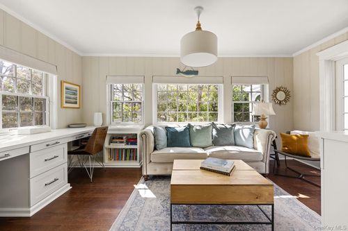 147 Valley Stream Rd E, Larchmont, NY, 10538-1742 | Card Image