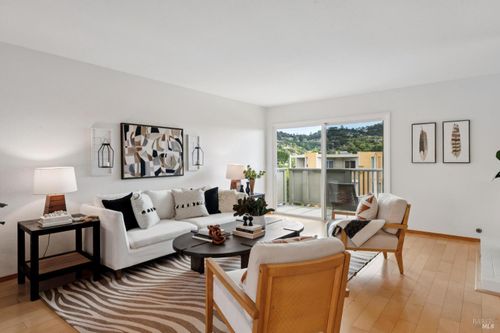 apt-17-175 Upper Via Casitas, Greenbrae, CA, 94904-2910 | Card Image